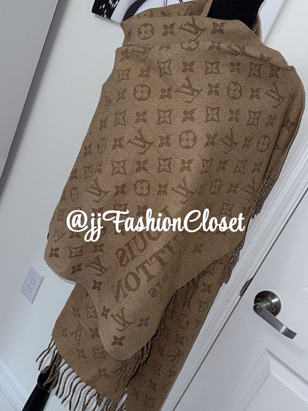 NIP Beautiful Tan Monogram Fringed Wool Scarf Wrap - Picture 5 of 9